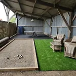 Maison En Pierres Avec Boulodrome Et Ping Pong, Terrasse Et Jardin