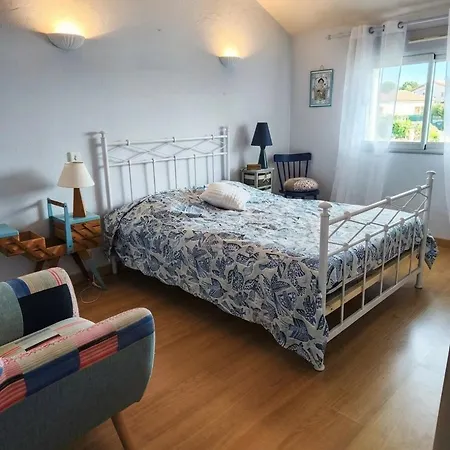 Maison En Pierres Avec Boulodrome Et Ping Pong, Terrasse Et Jardin * Chaudron-en-Mauges
