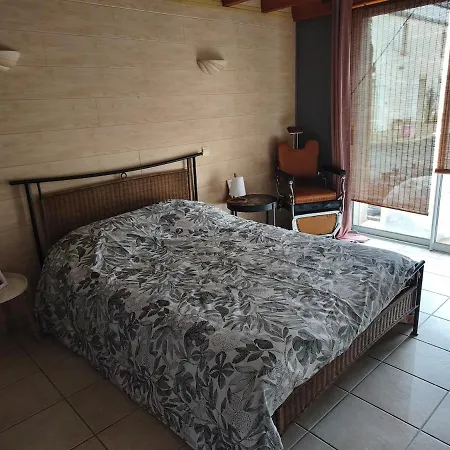 Maison En Pierres Avec Boulodrome Et Ping Pong, Terrasse Et Jardin Chaudron-en-Mauges