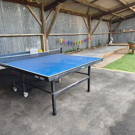 Maison En Pierres Avec Boulodrome Et Ping Pong, Terrasse Et Jardin