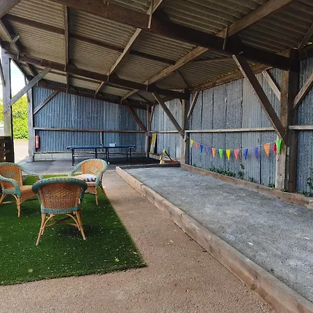 Maison En Pierres Avec Boulodrome Et Ping Pong, Terrasse Et Jardin Holiday home *