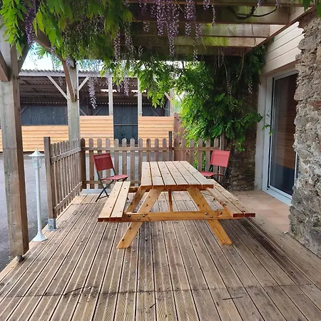 Holiday home Maison En Pierres Avec Boulodrome Et Ping Pong, Terrasse Et Jardin Chaudron-en-Mauges